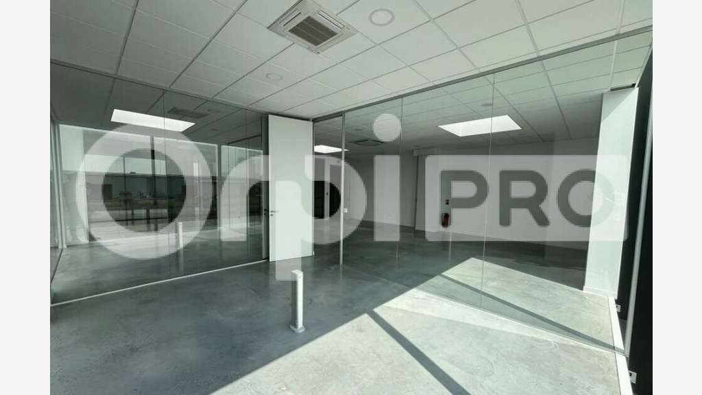 Entrepôt 987m² à louer ZI stratégique de Carvin