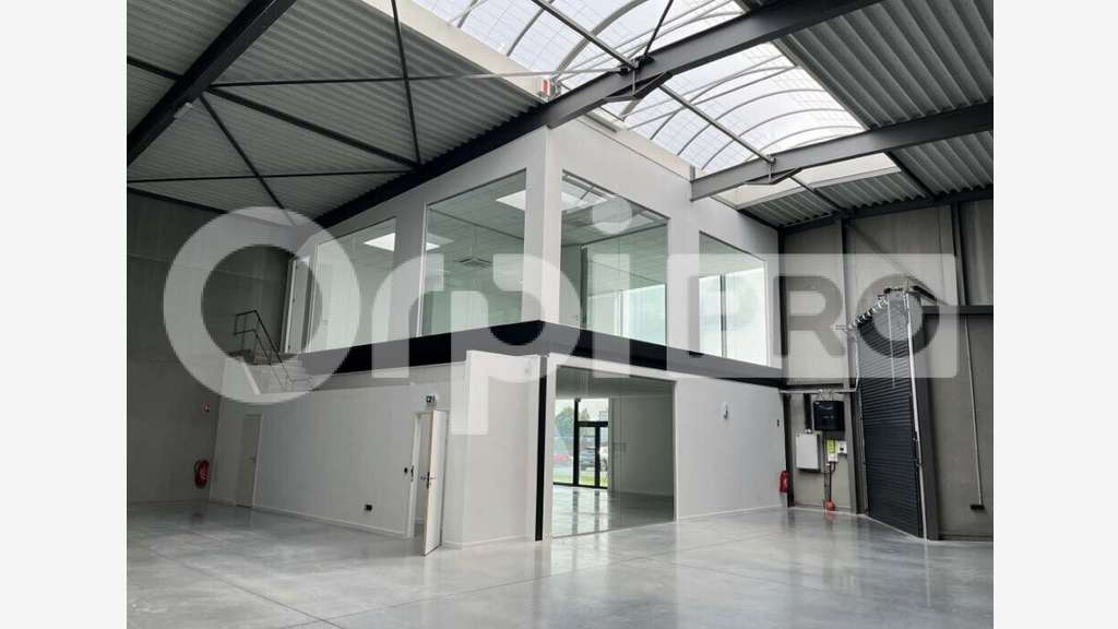 Entrepôt 987m² à louer ZI stratégique de Carvin