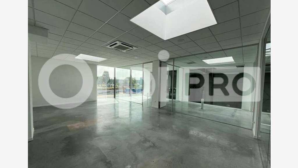 Entrepôt 987m² à louer ZI stratégique de Carvin