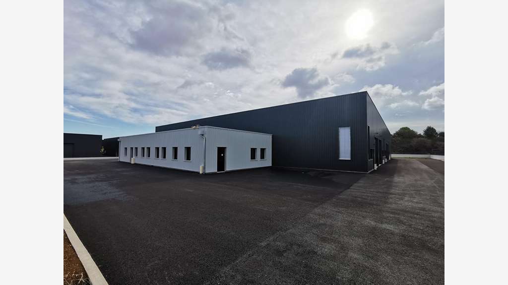 A louer entrepôt 190m² à Castine-en-Plaine