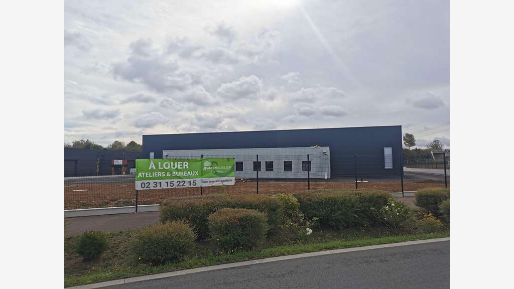 A louer entrepôt 190m² à Castine-en-Plaine