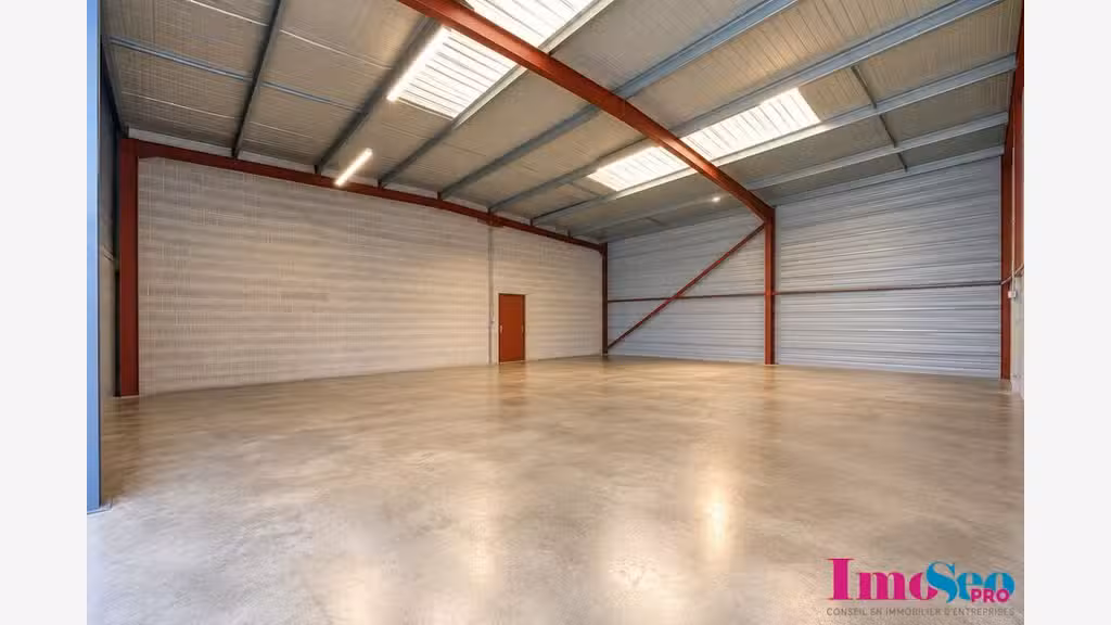 Entrepôt 150m² à louer zone artisanale à Cestas