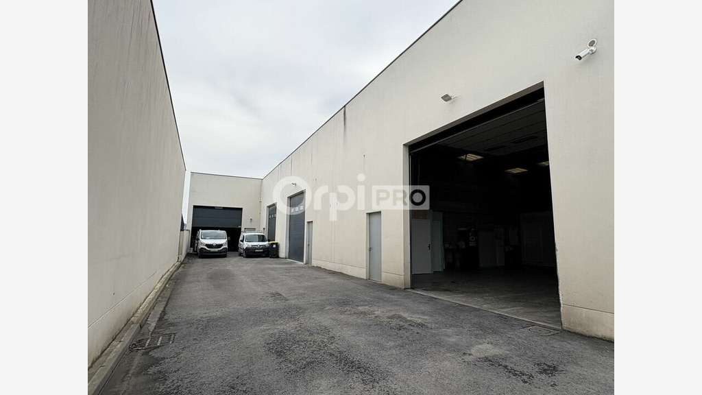 Entrepôt 200m² avec bureau à louer à Champfleury