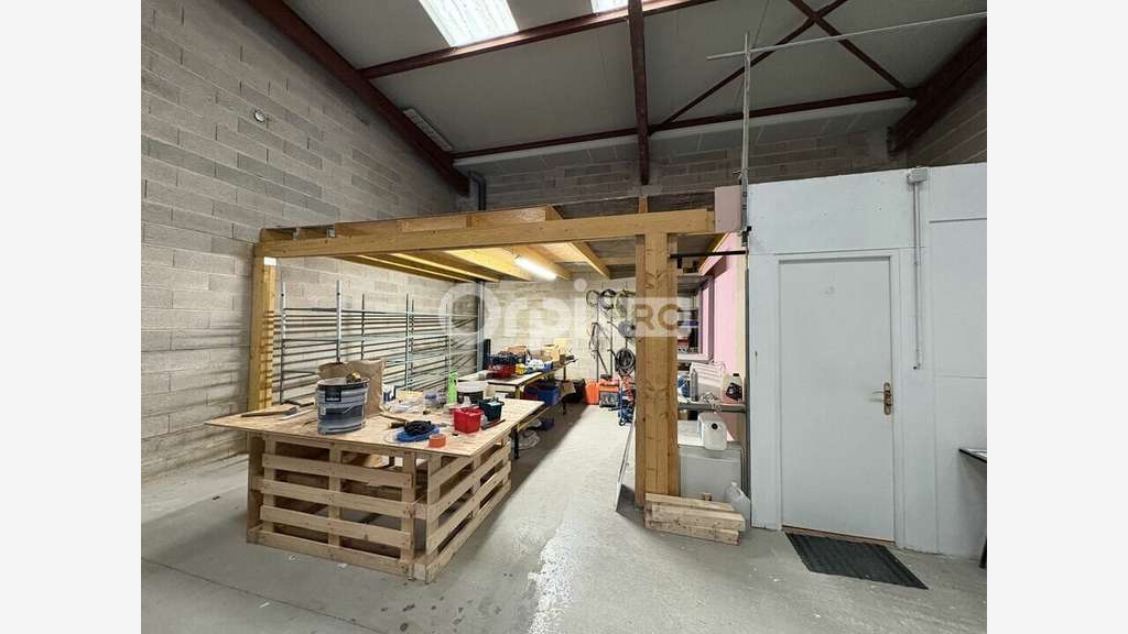 Entrepôt 200m² avec bureau à louer à Champfleury