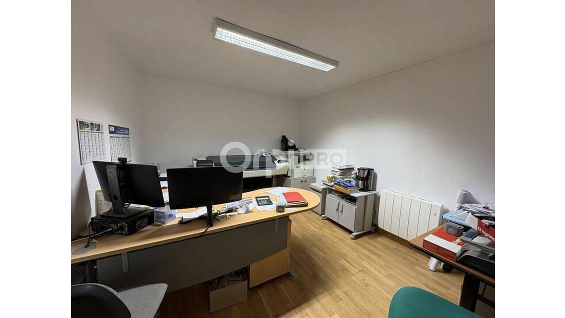 Entrepôt 200m² avec bureau  à louer à Champfleury