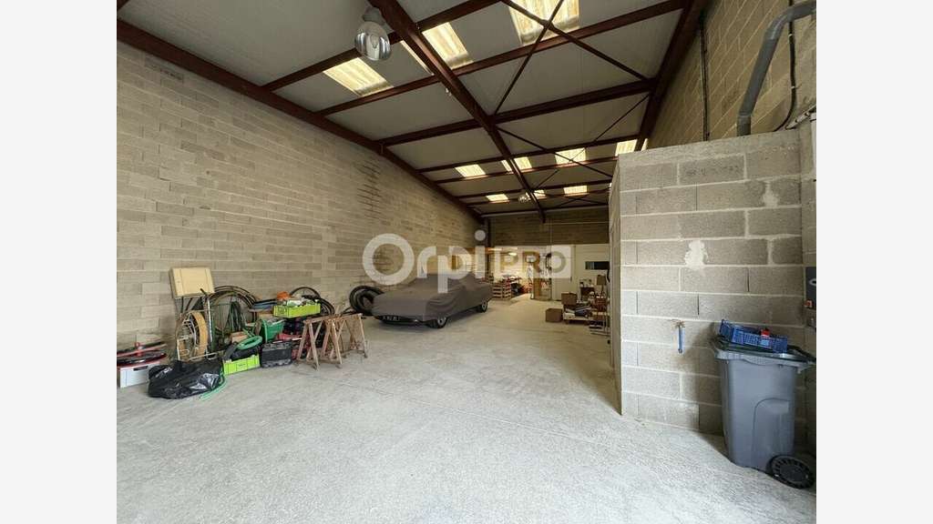 Entrepôt 200m² avec bureau à louer à Champfleury