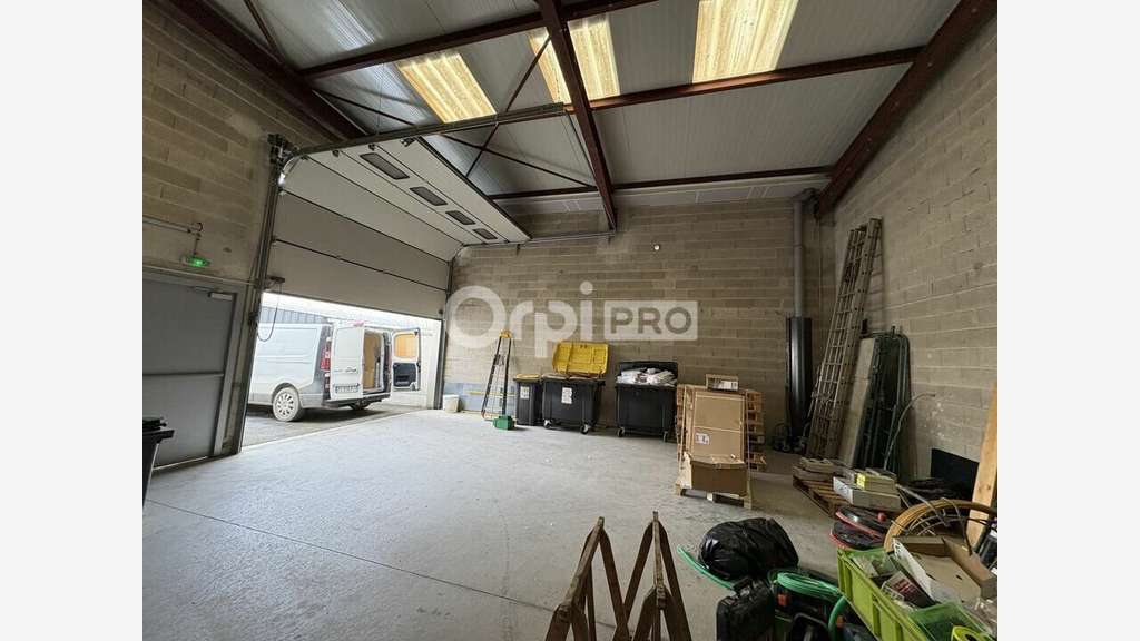 Entrepôt 200m² avec bureau à louer à Champfleury