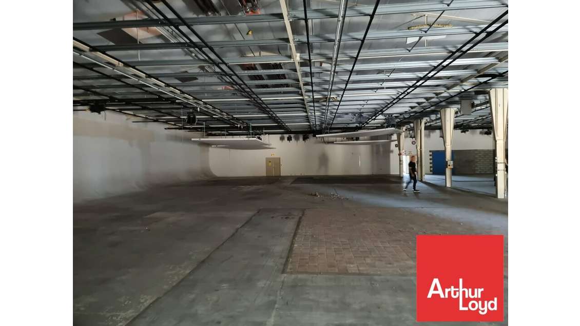Location entrepôt de 1127m² avec quai à Chauray