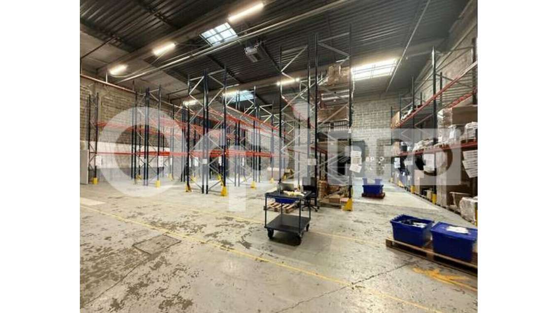 A louer entrepôt 490m² à Villejust Courtabœuf 