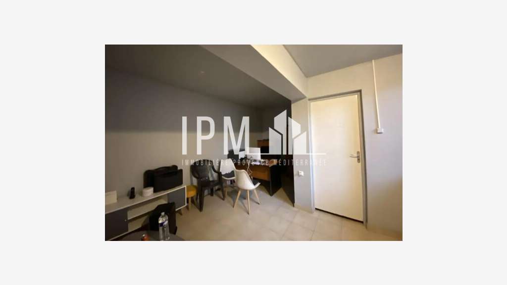 A louer entrepôt de 360m² à Berre l'Etang 13130