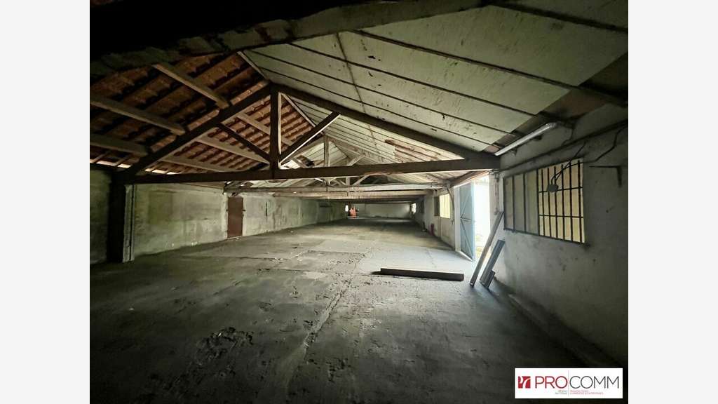 Entrepôt de stockage 900m² à louer à Fontvieille