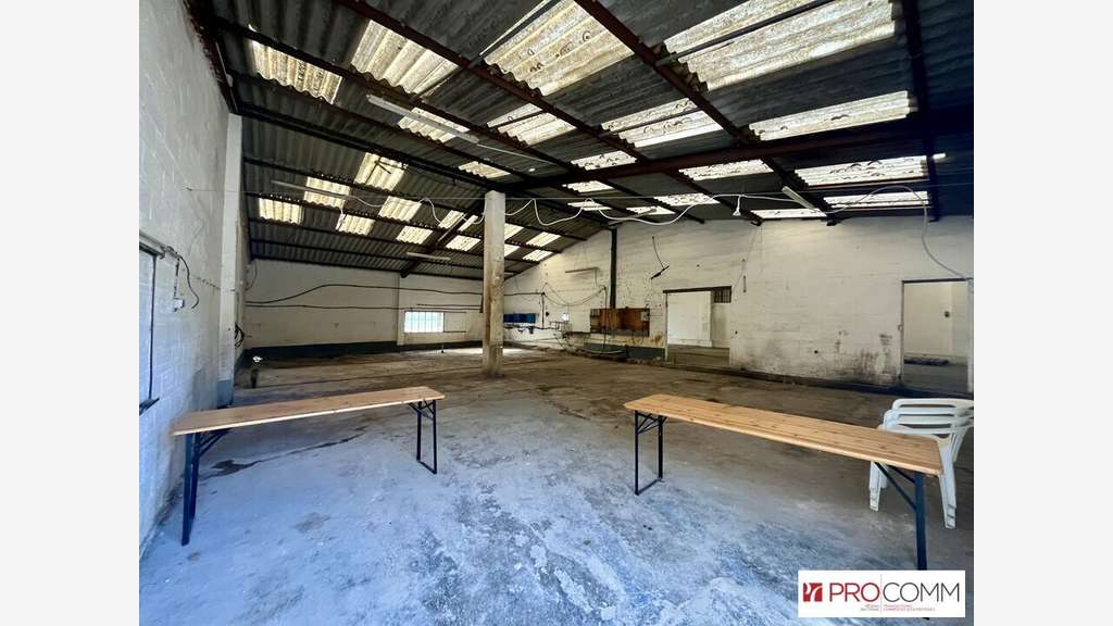 Entrepôt de stockage 900m² à louer à Fontvieille