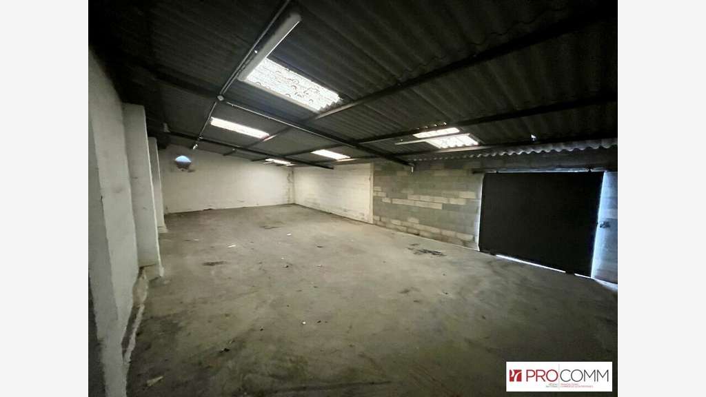 Entrepôt de stockage 900m² à louer à Fontvieille