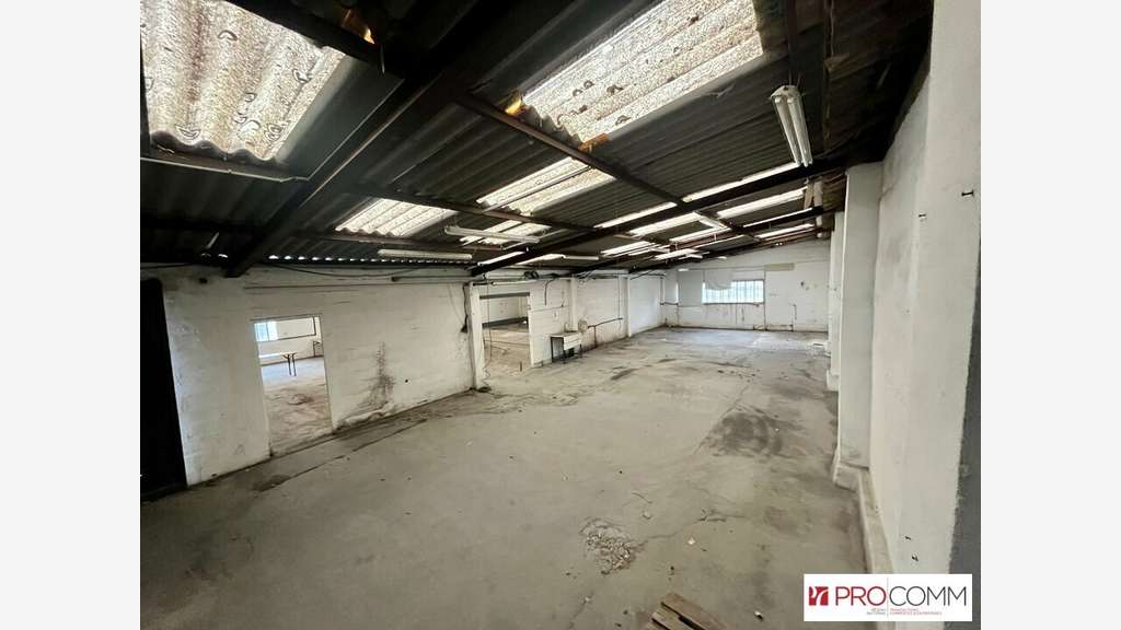 Entrepôt de stockage 900m² à louer à Fontvieille