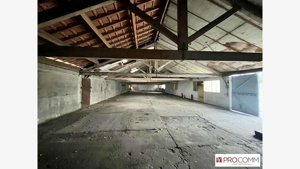 Entrepôt de stockage 900m² à louer à Fontvieille