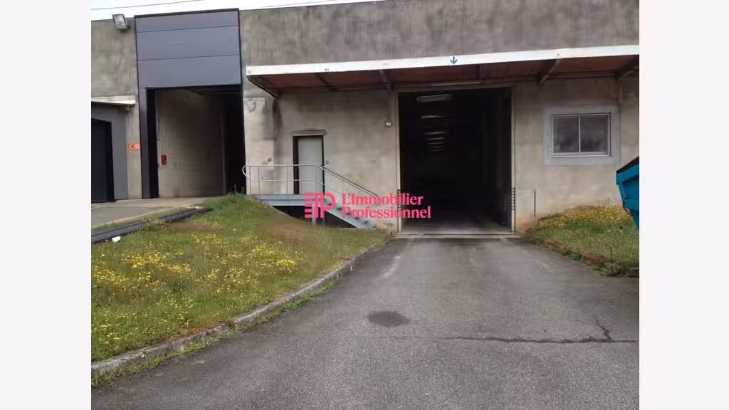 Entrepôt de stockage 202m² à louer à Lanester