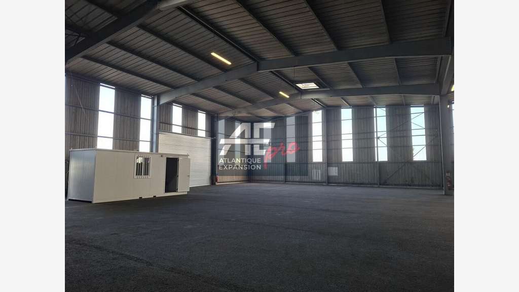 A louer entrepôt 1200m² à Montoir de Bretagne