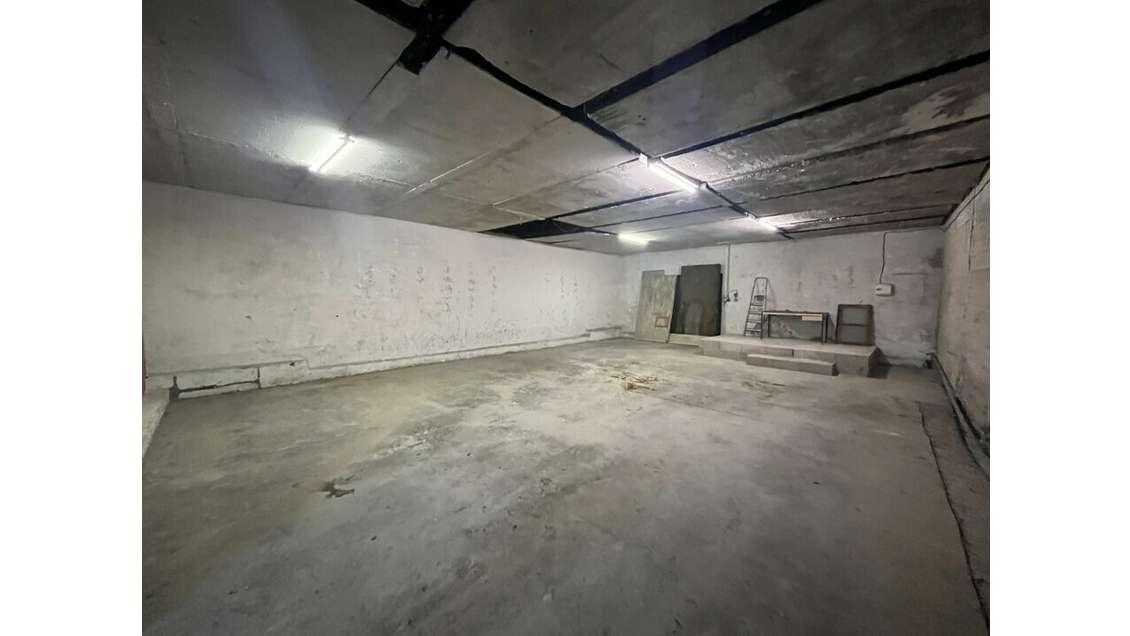 Entrepôt de stockage 130m² à louer à Nîmes