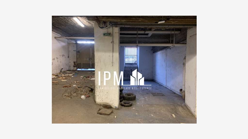 A louer entrepôt 364m² St Charles 13001