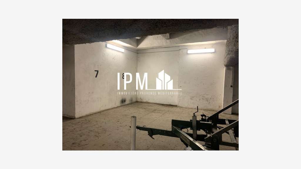 A louer entrepôt 364m² St Charles 13001
