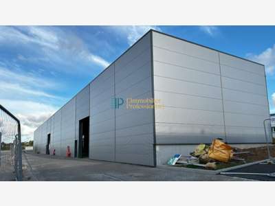A louer entrepôt 960m² divisible Lanester Kerpont