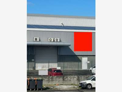 A louer entrepôt et bureaux 220m² à Baie-Mahault