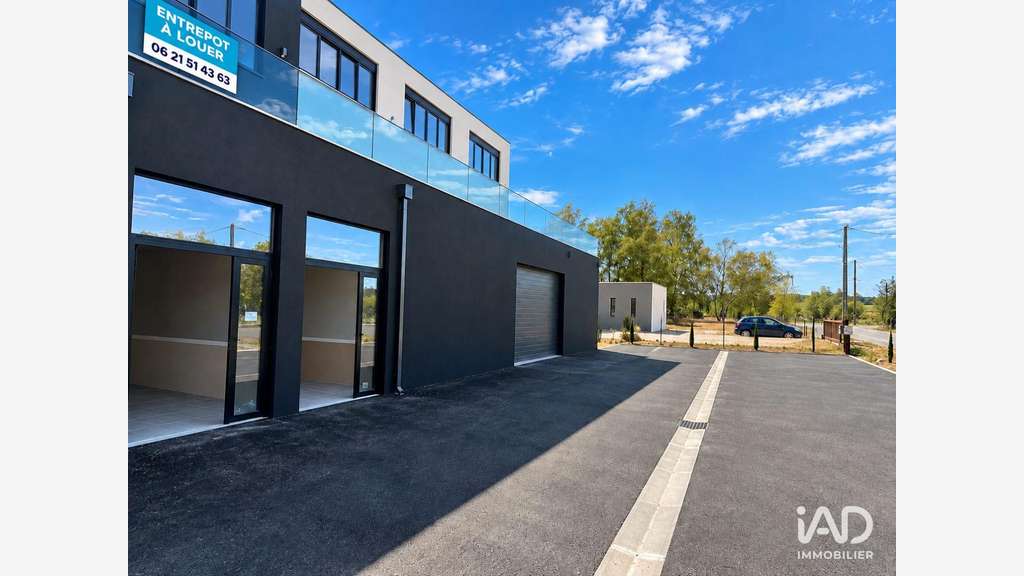 A louer entrepôt et bureaux à Beychac-et-Caillau