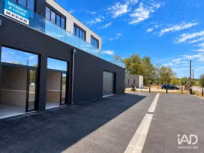 A louer entrepôt et bureaux à Beychac-et-Caillau