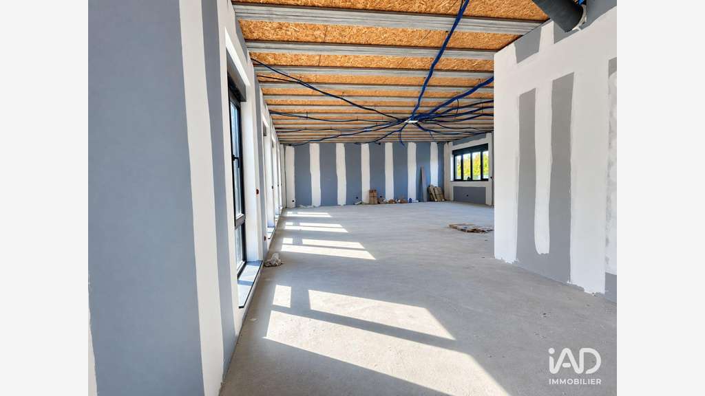A louer entrepôt et bureaux à Beychac-et-Caillau