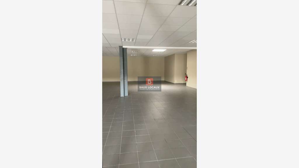 Loue entrepôt bureaux 374m² prox capsud à Avignon