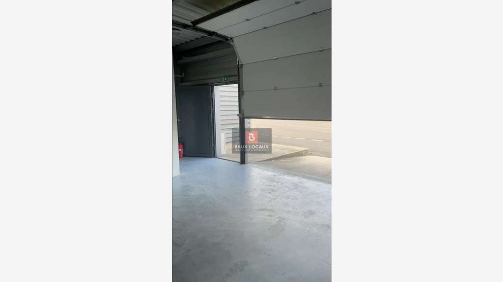 Loue entrepôt bureaux 374m² prox capsud à Avignon