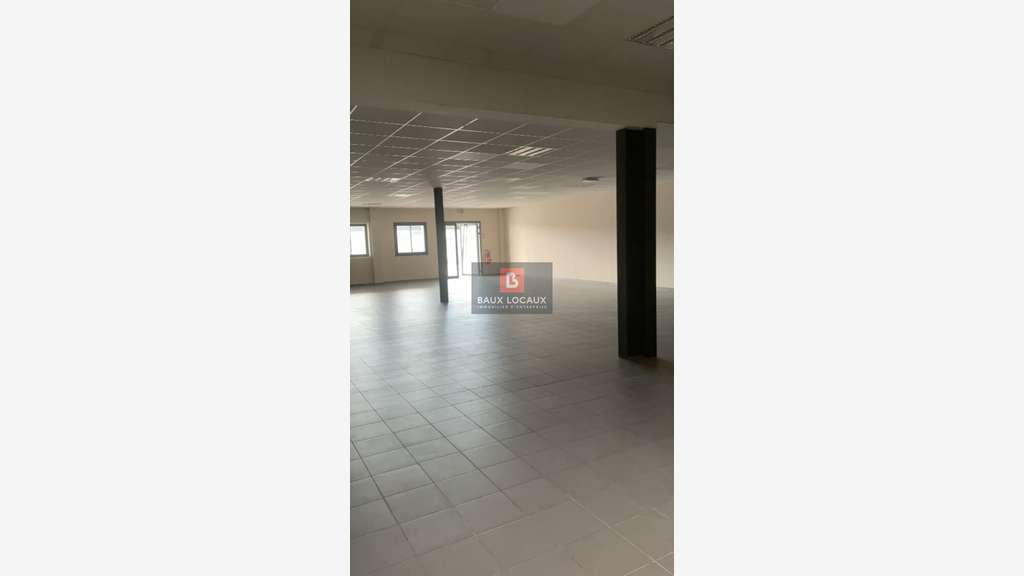 Loue entrepôt bureaux 374m² prox capsud à Avignon