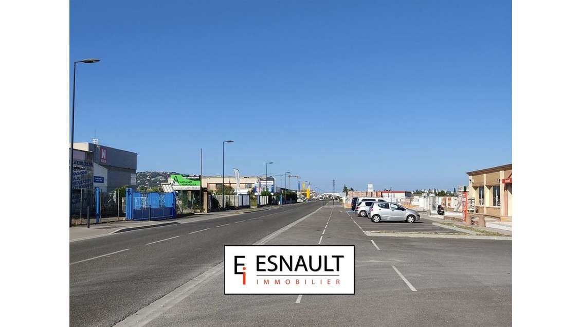 A louer local d'activité 880m² ZA de Sète