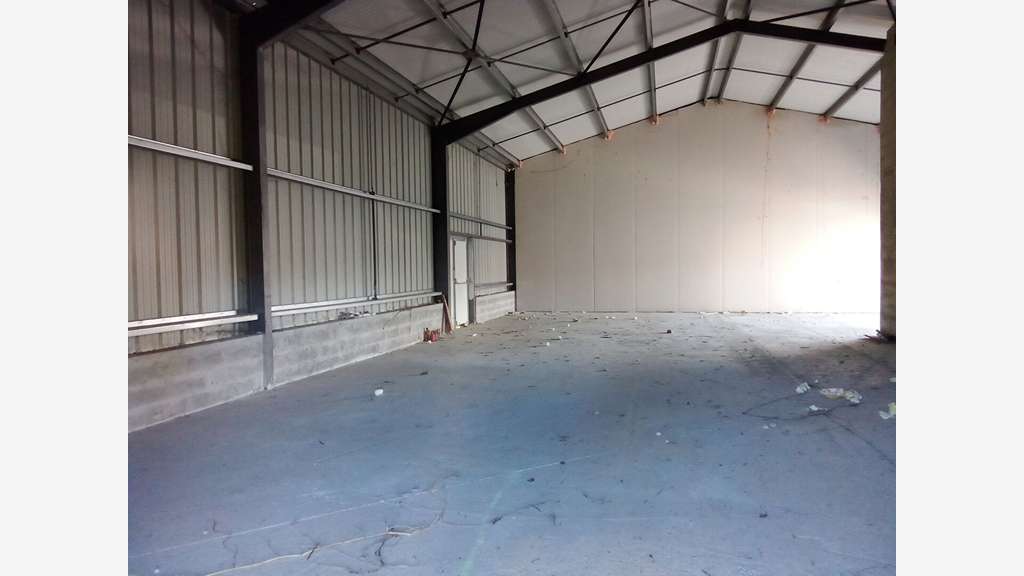 A louer entrepôt 170m² grand parking à Eysines