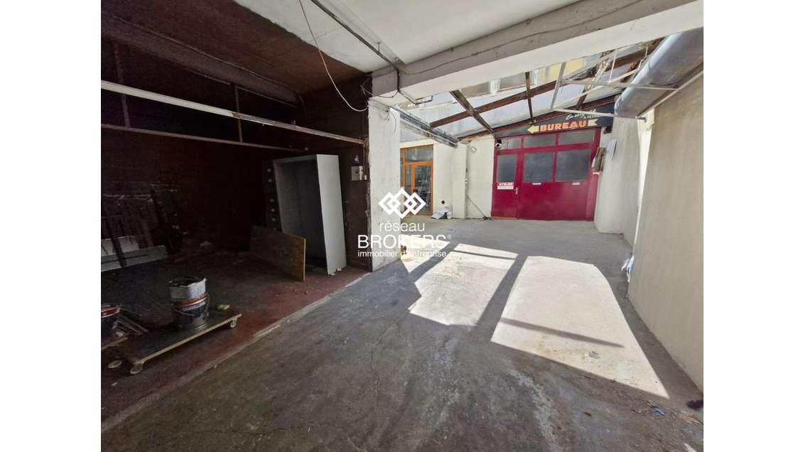 Entrepôt à louer quartier du Plateau à Gentilly