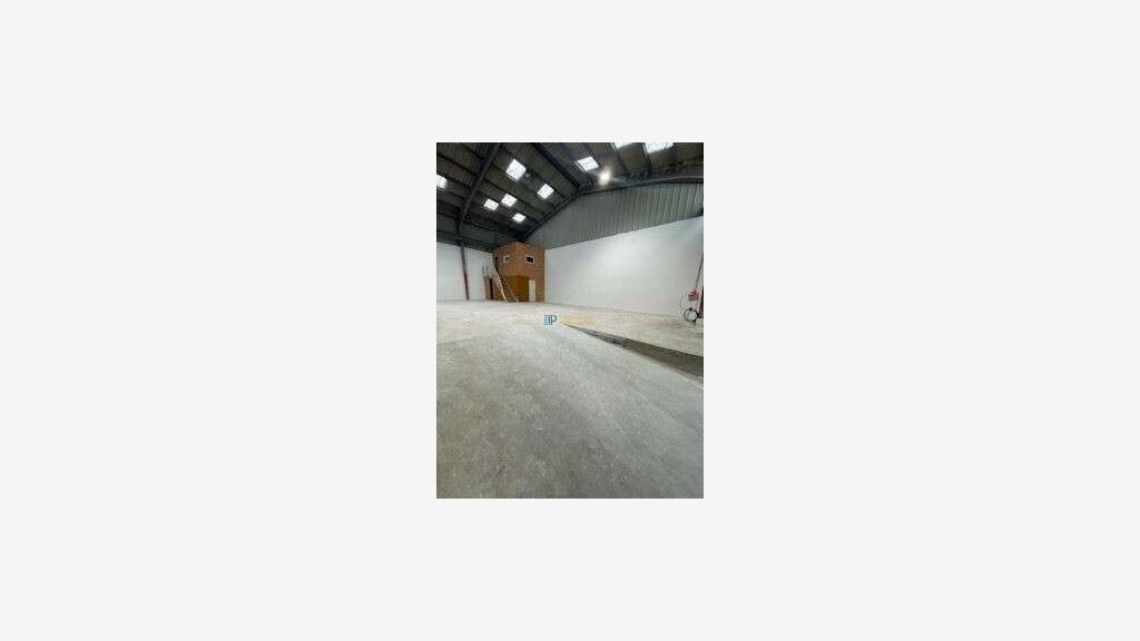 A louer entrepôt de 220m² grande hauteur à Lorient