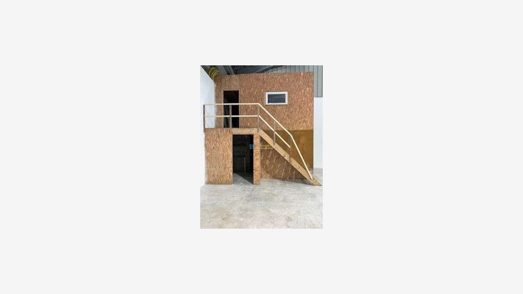 A louer entrepôt de 220m² grande hauteur à Lorient