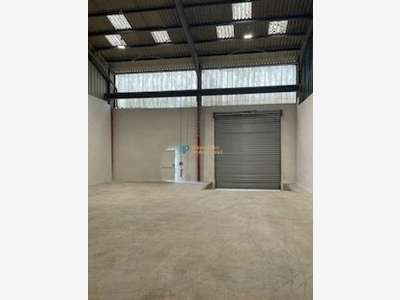 A louer entrepôt de 220m² grande hauteur à Lorient