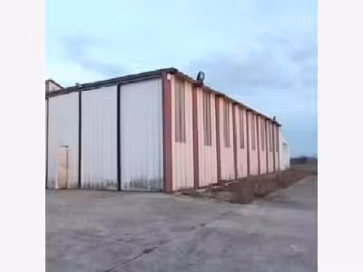 A louer entrepôt industriel 200m² à Oucques  