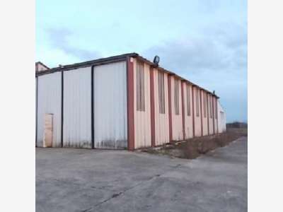 A louer entrepôt industriel 200m² à Oucques  