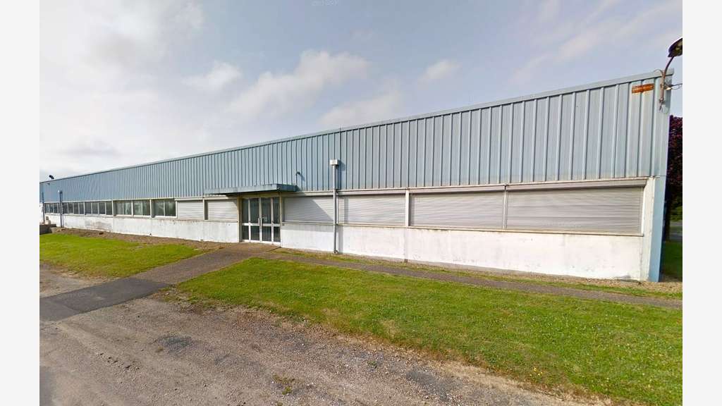 À louer entrepôt 4000m² à Ville-aux-Clercs