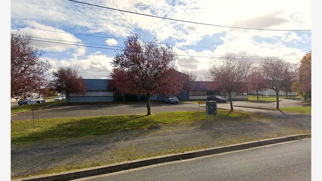 À louer entrepôt 4000m² à Ville-aux-Clercs