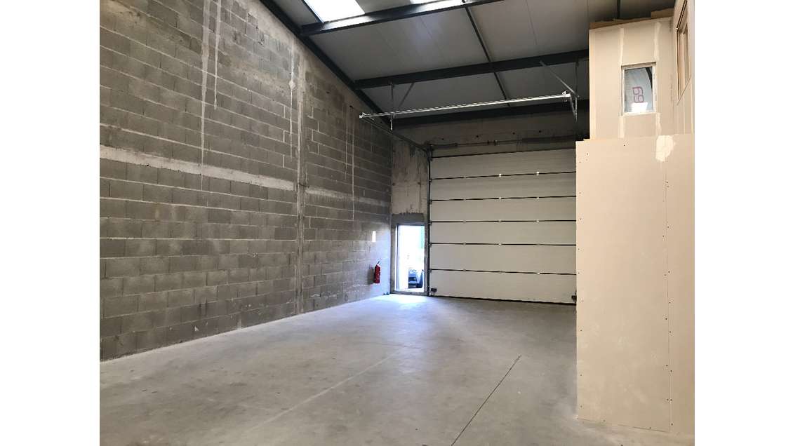 Loue entrepôt isolé en excellent état 150m² Angers