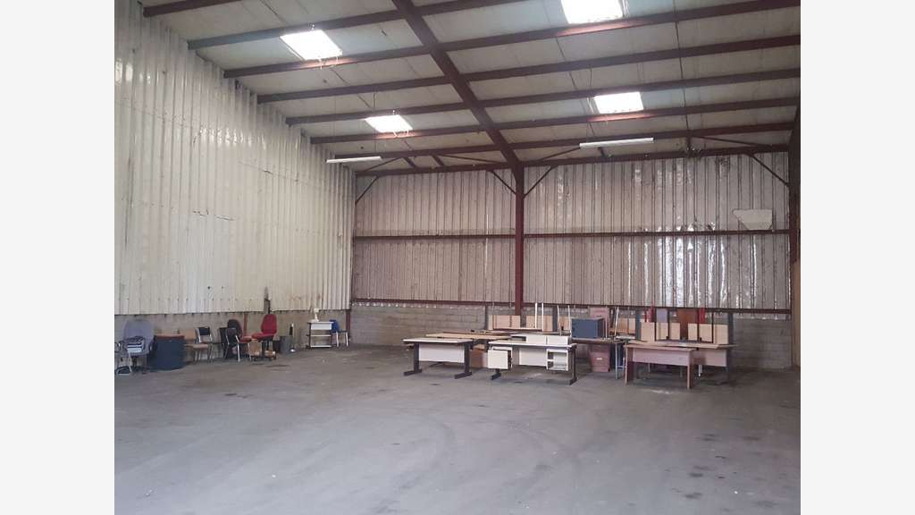 Entrepôts 250m² à louer secteur Poitiers Nord