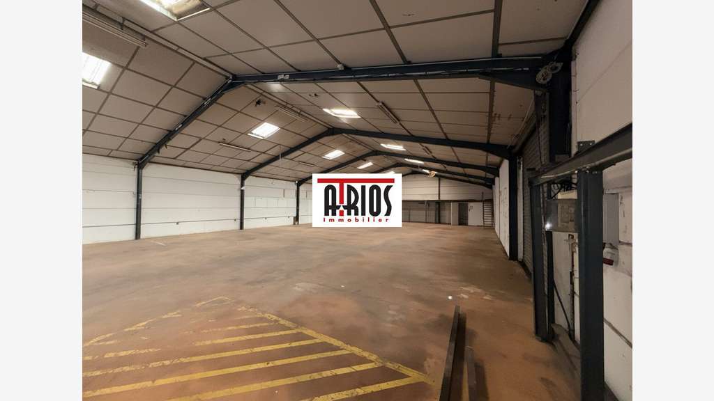 A louer entrepôt 517.50m² en ZI à La Farlède