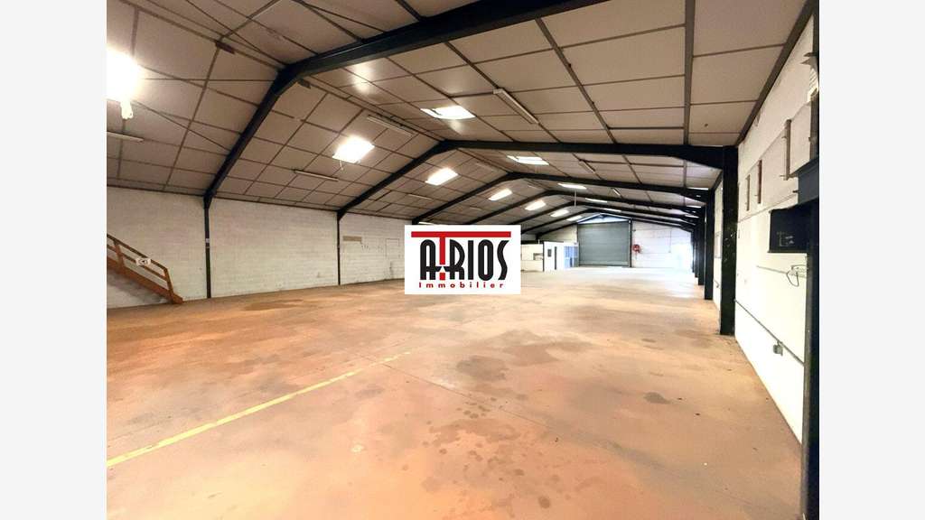 A louer entrepôt 517.50m² en ZI à La Farlède