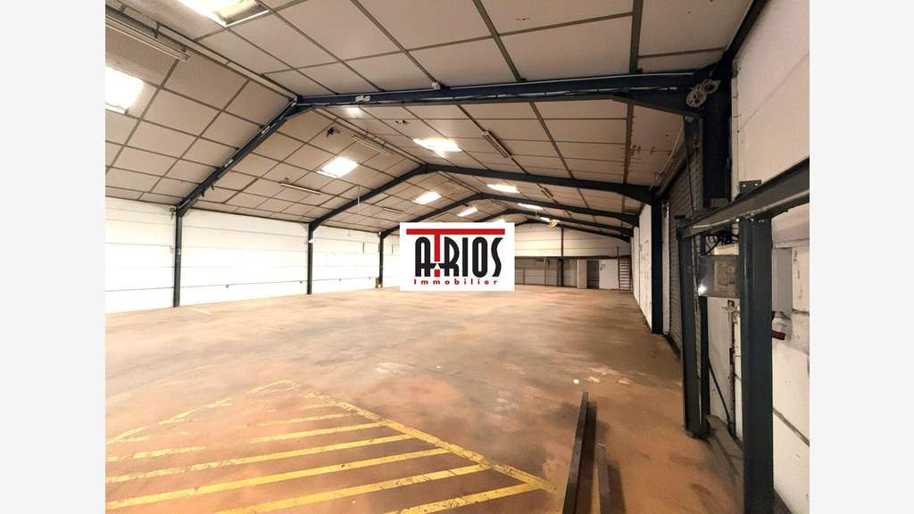 A louer entrepôt 517.50m² en ZI à La Farlède
