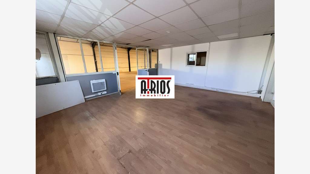 A louer entrepôt 517.50m² en ZI à La Farlède
