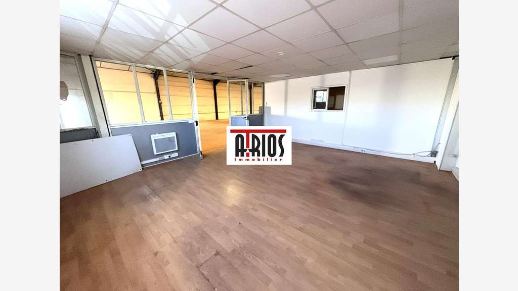 A louer entrepôt 517.50m² en ZI à La Farlède