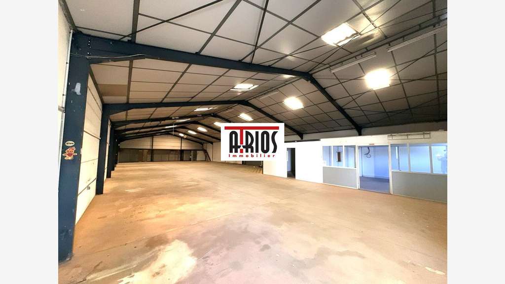 A louer entrepôt 517.50m² en ZI à La Farlède
